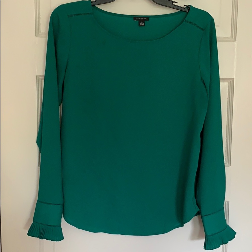 Ann Taylor green blouse